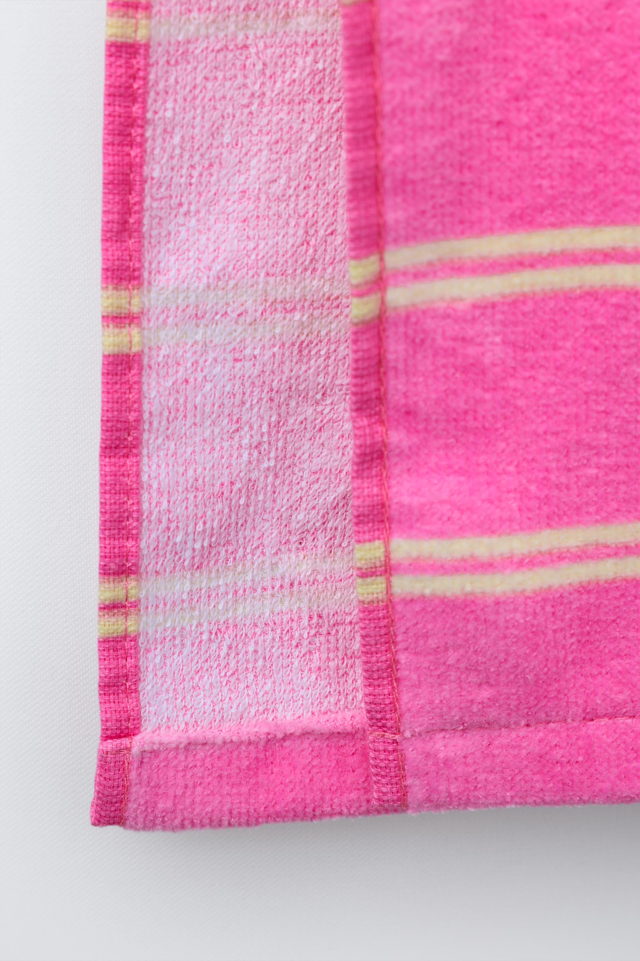 PONCHO SERVIETTE HELLO KITTY © SANRIO